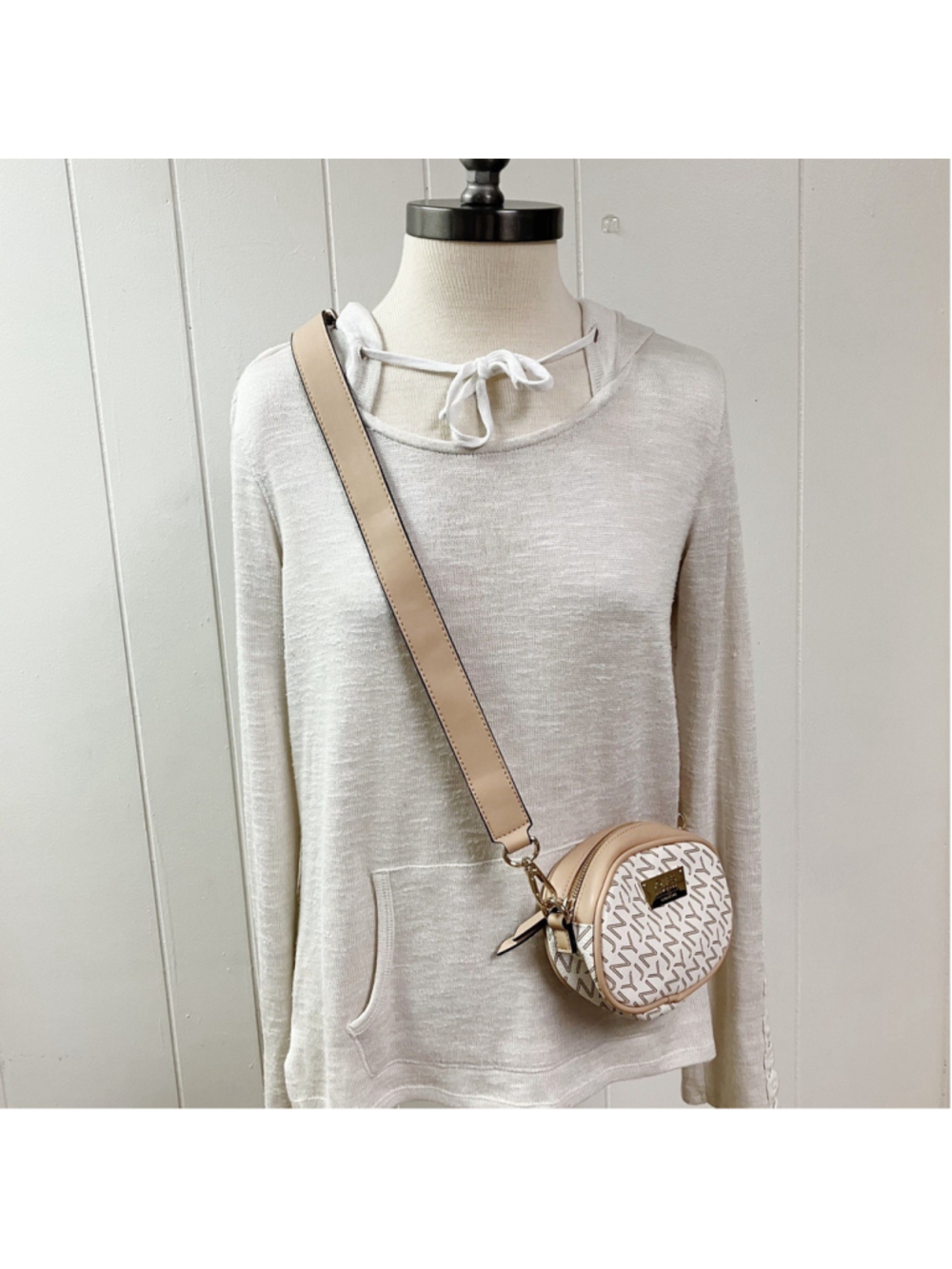 JONES NEW YORK Signature LOGO Oval Crossbody / Waist Belt Bag Bone Tan Adj Strap - Picture 2 of 8